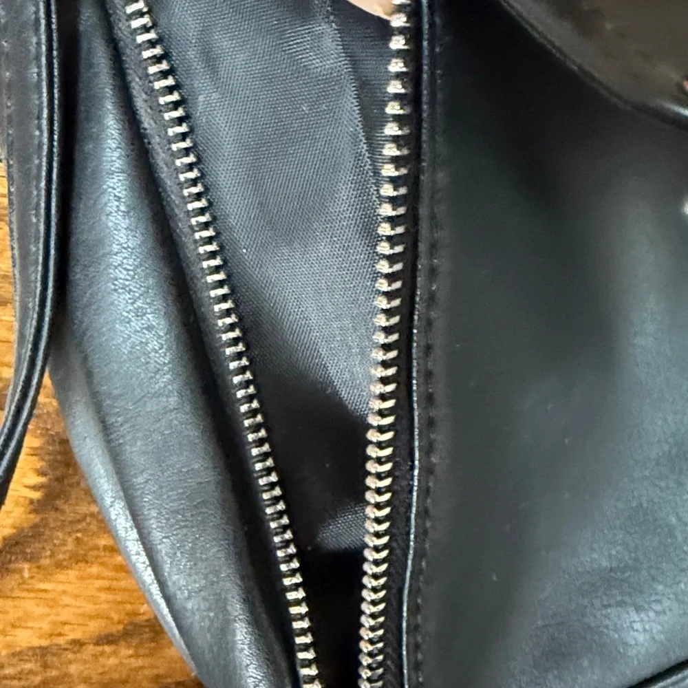 Nicole Miller Elegant Black Crossbody Bag - Picture 5 of 10